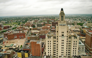 Illustration for article titled Zombie Towers: 5 Vacant or Foreclosed Skyscrapers Across the U.S.